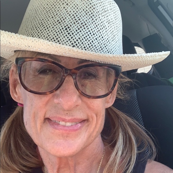 Meet your Posher, Sandra - Picture 1 of 1